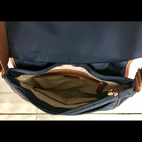 Calvin Klein purse - Picture 3 of 4